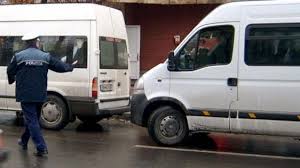 Autovehiculele de transport de persoane, în vizorul poliţiştilor rutieri şi R.A.R-ului