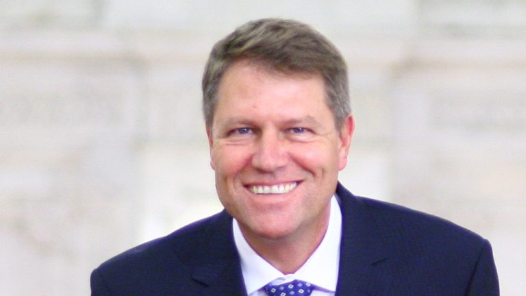 ACL a dat startul campaniei de strângere de semnături pentru susţinerea lui Iohannis în cursa prezidenţială