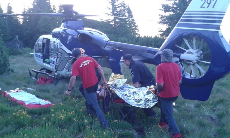 UPDATE: Un bărbat a fost rănit după ce a căzut cu parapanta în munții Făgăraș