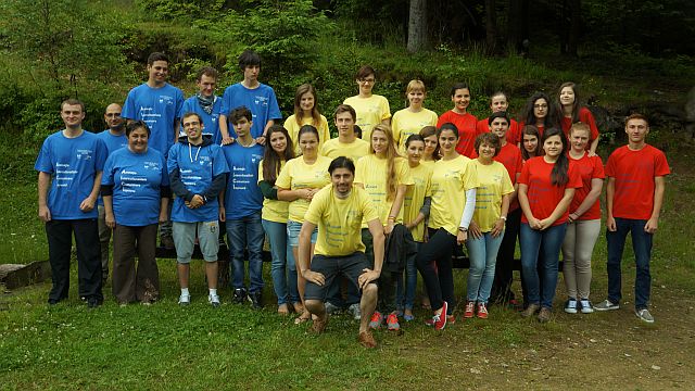 Tineri români de pe ambele maluri ale Prutului, reuniți la Păltiniș