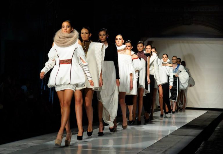 Colecția Emiliei Tudoran și Iuliei Ghenea, marea câștigătoare a concursului de modă Be Creative