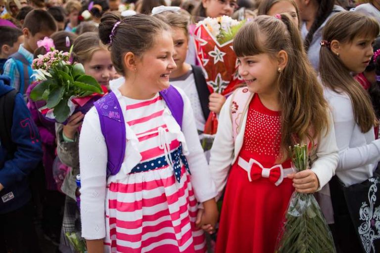 Noul an școlar, deschis cu festivități. Vezi mesajele transmise de autorități