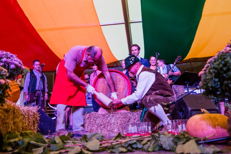 Primii hectolitri de bere au inceput sa curga la Cibinfest
