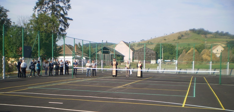 FOTO: Alma Dumbrăveni a inaugurat un teren de sport multifuncțional