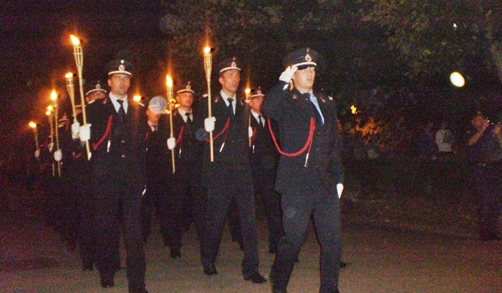 FOTO: Eveniment deosebit, Retragere cu torţe a pompierilor medieşeni