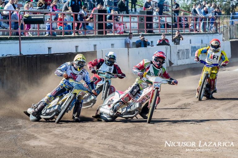 Final de sezon la dirt track : zgomot la maxim, spectacol pe pistă şi „bătălii la baionetă”!