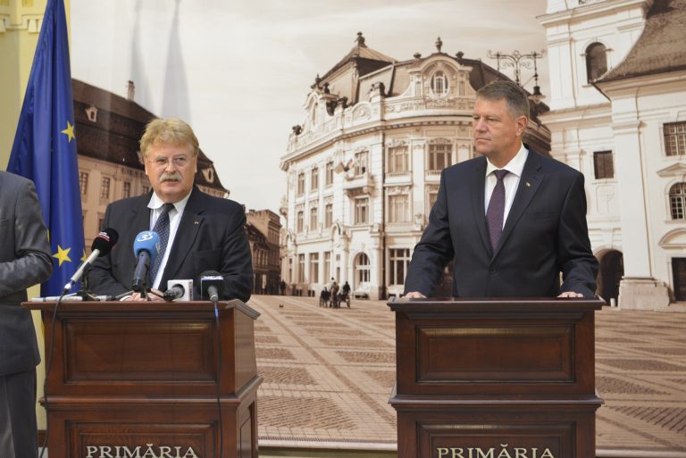 Elmar Brok în vizită la Sibiu. Oficialul european l-a asemănat pe primarul Sibiului cu Konrad Adenauer