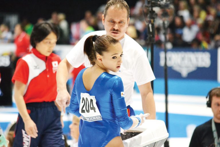 Prestaţie bună pentru echipa feminină de gimnastică la Campionatul Mondial. Sub conducerea sibianului Lucian Sandu, Larisa Iordache a strălucit!