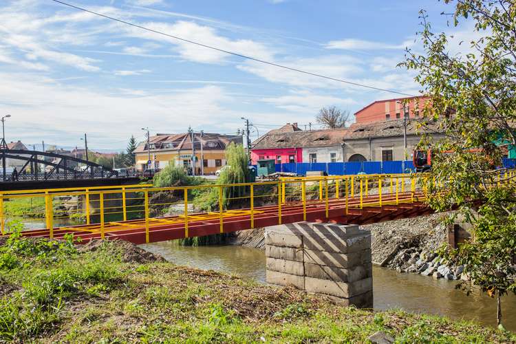 Pasarela pietonală de la Piața Cibin a fost montată