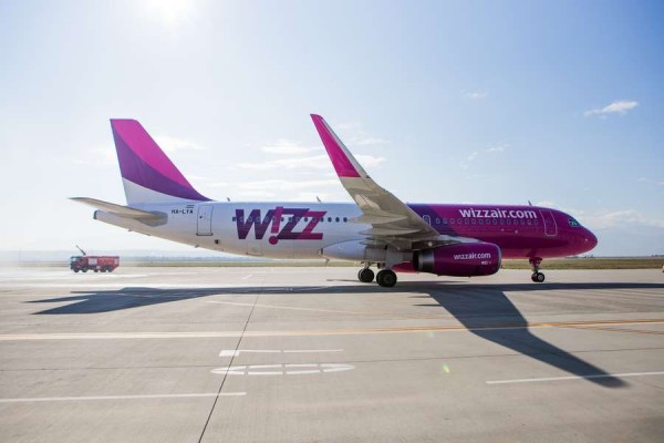 Din toamnă, pasagerii Wizz Air nu vor mai plăti pentru bagajul mare de mână