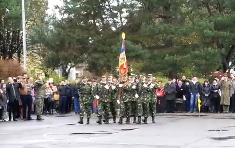 Victor Ponta este prezent la Academia Forțelor Terestre, la depunerea jurământului militar al studenților de anul I