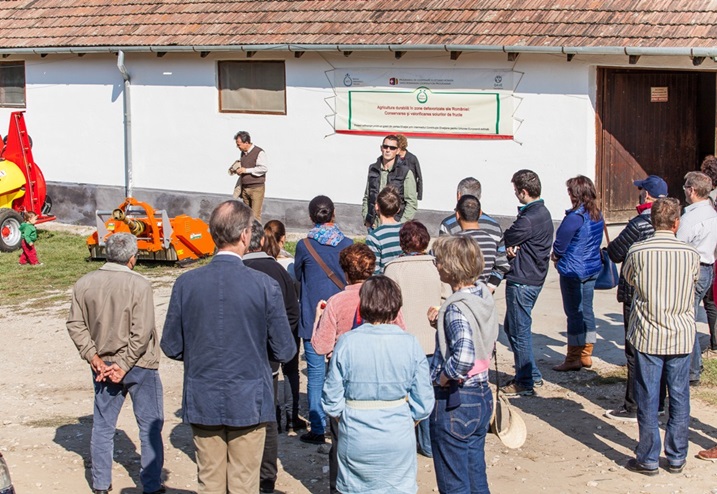 Localnicii din Mălăncrav au sărbătorit propria recoltă de mere
