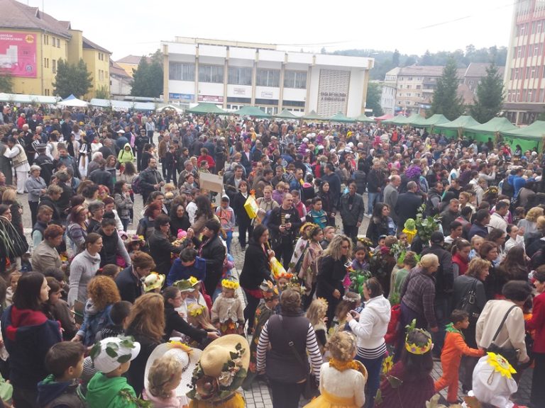 FOTO: Sute de medieșeni au marcat „Ziua Recoltei”