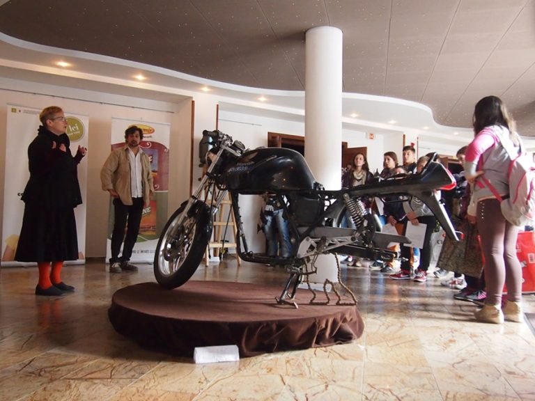 Expoziție ready-made și instalații la Teatrul „Gong”, până în 21 noiembrie