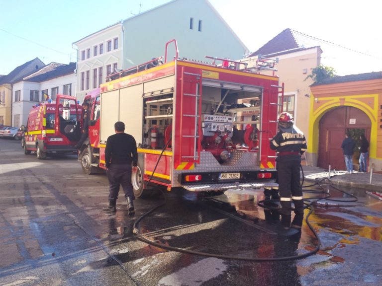 FOTO: Incendiu în centrul Mediașului