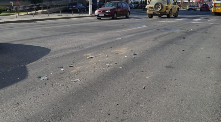 3 mașini avariate și 4 persoane rănite, la Mediaș