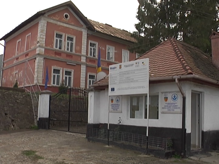 Un elev de la școala specială din Turnu Roșu a ajuns la spital după ce a fost bătut de colegi