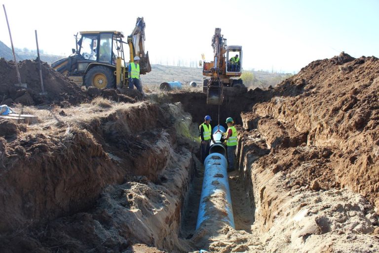Investiții de 1 milion de lei pentru asigurarea apei potabile în 3 comune, 1 oraș, 14 localități și în Zona Industrială Vest
