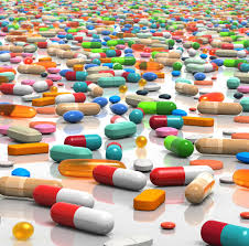 România-țara împânzită de bacterii rezistente la tratament. De ce mănâncă românii antibiotice pe pâine?