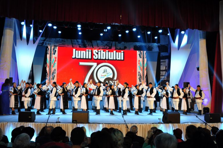Maraton folcloric la aniversarea de 70 de ani a Junilor Sibiului