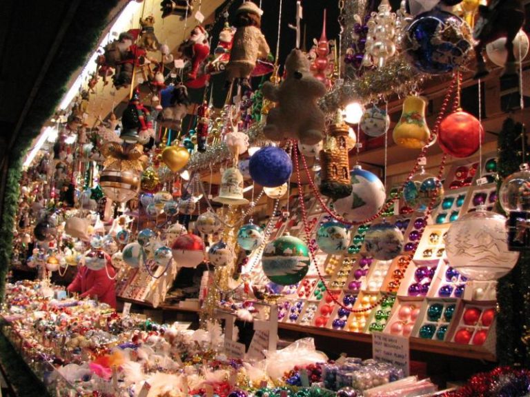 Se eliberează avize pentru comercializarea produselor de sărbători, pe domeniul public