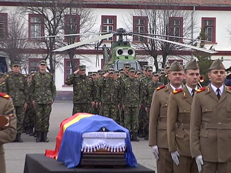 FOTO: Ceremonie solemnă în memoria militarilor care au murit în accidentul aviatic