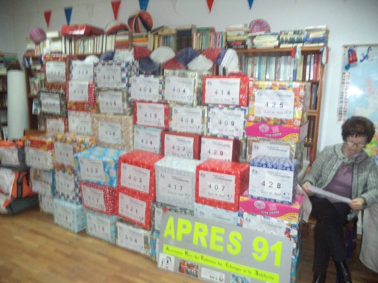 „Pere Noel”, în vizită la copiii defavorizați din Mediaș