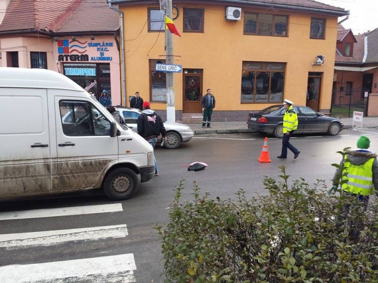 FOTO: Bărbat accidentat pe o trecere de pietoni din Mediaș