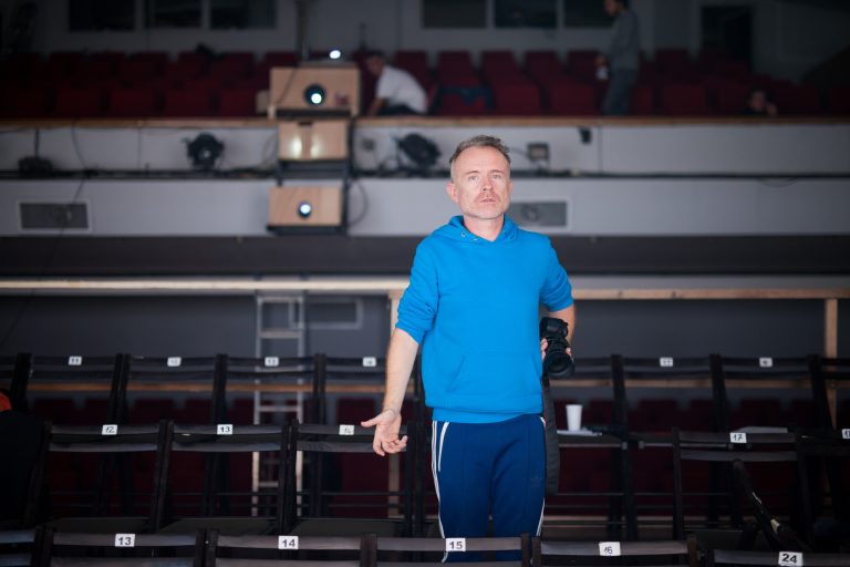 Radu Afrim montează „Girafe” şi „Bizoni” în avanpremieră la Teatrul Naţional „Radu Stanca” Sibiu