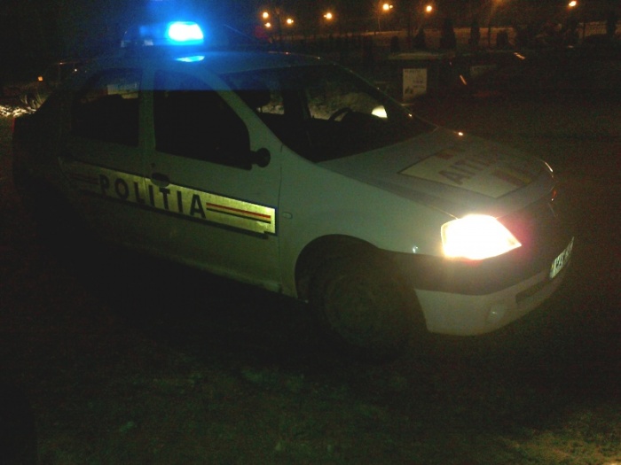 Un bărbat a fost găsit mort lângă un bloc de pe Bulevardul Mihai Viteazu