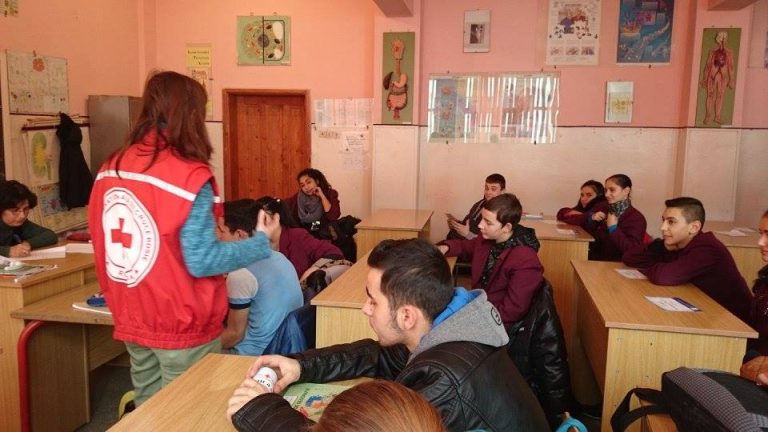 „Împreună pentru viață și sănătate”, proiect promovat de Crucea Roșie Mediaș în rândul elevilor