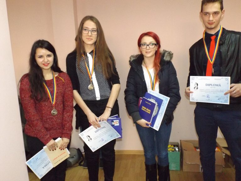 Elevi medieșeni, premiați la un concurs național de poezie