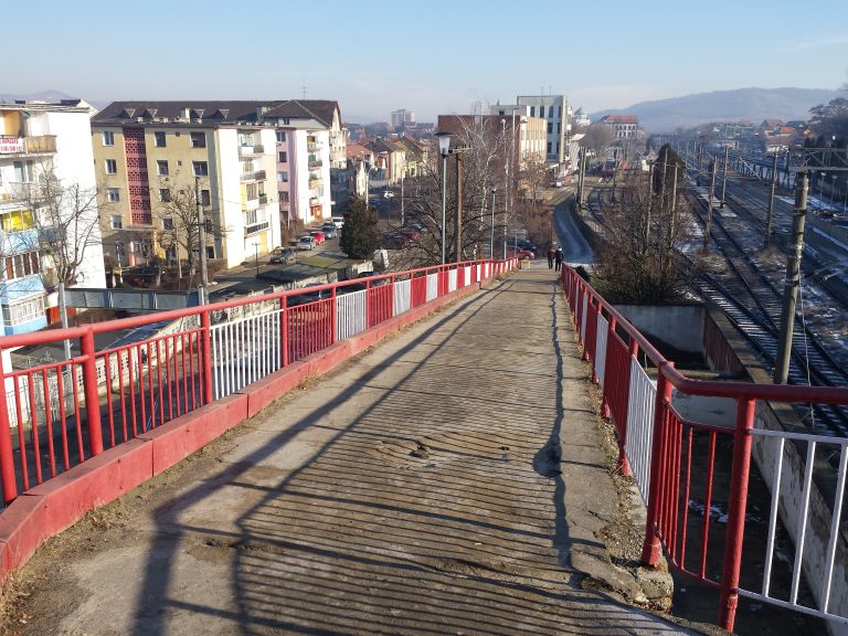 Un medieșean a căzut de pe o pasarelă și a murit