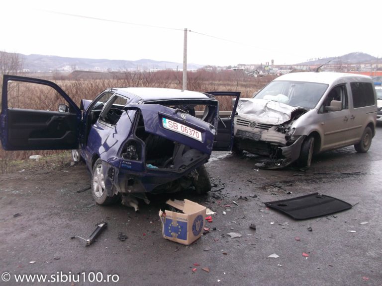 Foto: Grav accident de circulație lângă Mediaș, o femeie a decedat