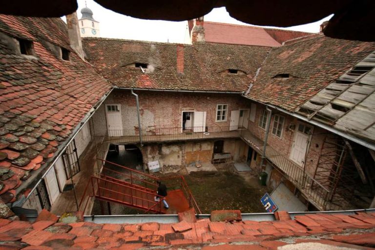 Centrul istoric al Sibiului, în pericol, în caz de cutremur, din cauza degradării