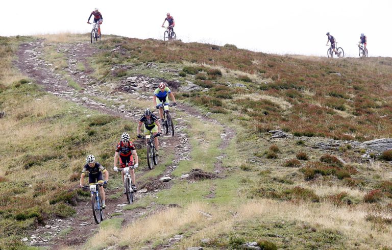 Triada MTB a ajuns la ultima rundă a competiţiei. Întrecerea se va desfăşura în această duminică, la Sibiu