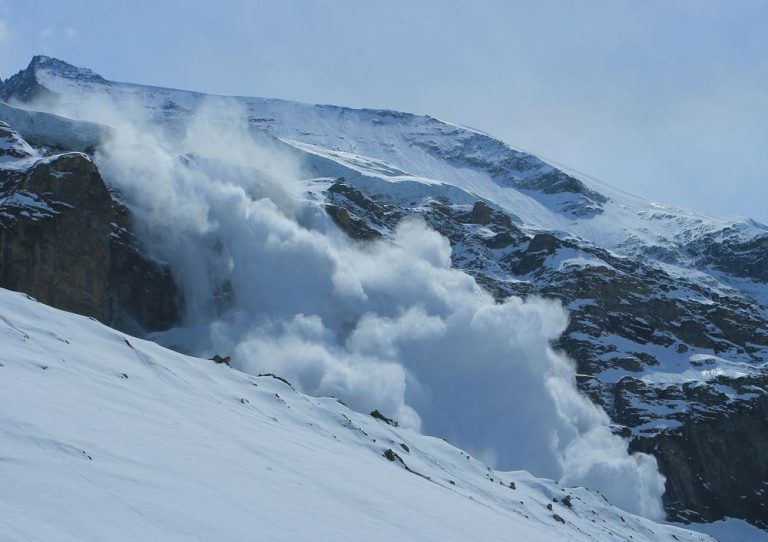 Pericol mare de avalanșe în Munții Făgăraș