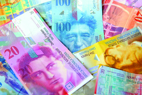 Mii de sibieni cu credite în franci elvețieni, în incapacitatea  de a-și mai plăti ratele la bănci