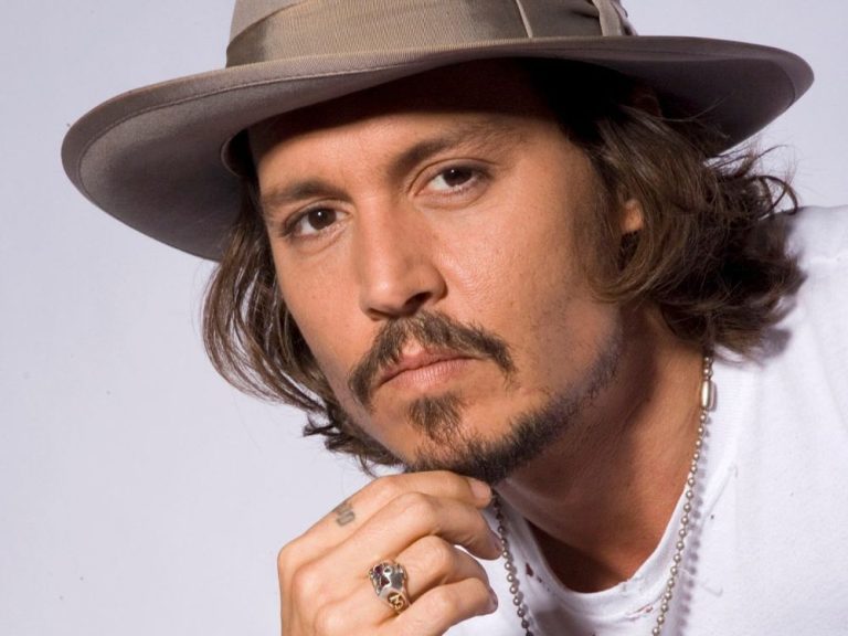VIDEO: Johnny Depp in Romania. Vezi ce le transmite fanilor