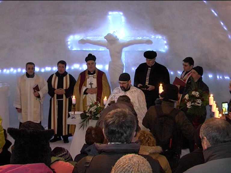 FOTO: Biserica de gheață de la Bâlea Lac a primit binecuvântarea preoților