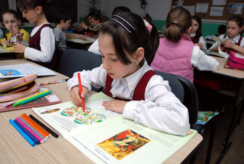 6 martie, data limită de depunere a cererilor pentru ora de religie