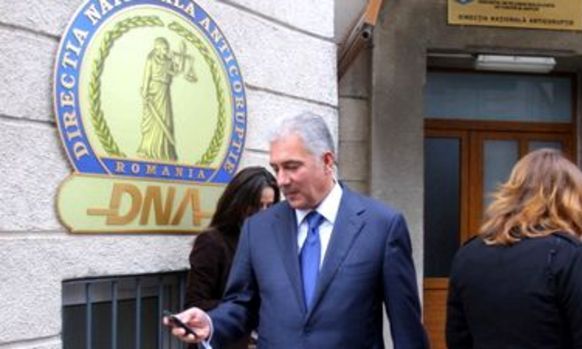 Adriean Videanu este audiat la DIICOT în dosarul Romgaz-Interagro, în care s-a extins urmărirea penală pe numele său