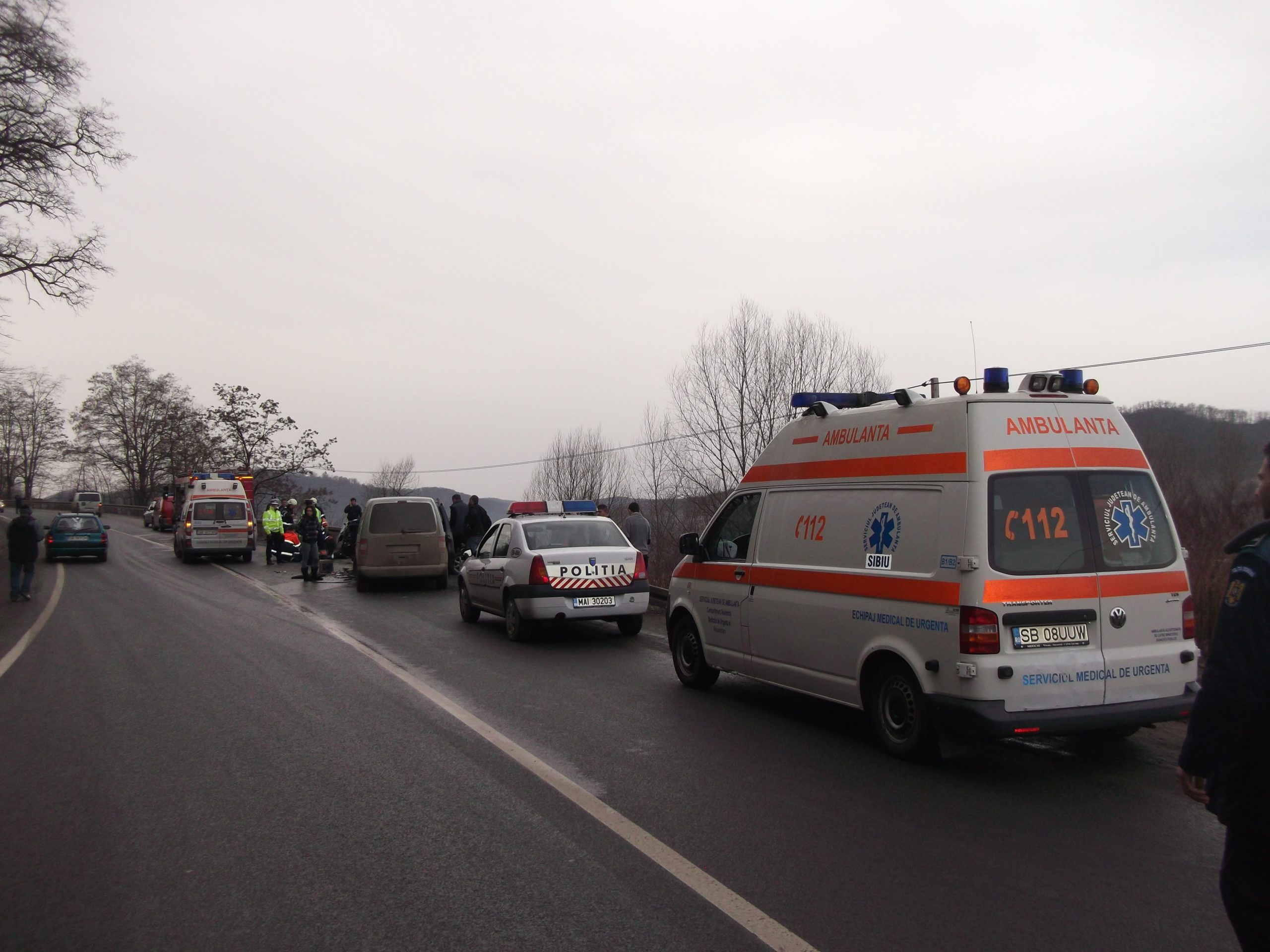Coliziune între două autoturisme pe DN 14, o persoană încarcerată