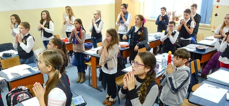 Patriarhia Rom  n  . Ora de religie promoveaz   comportamentul pa  nic   ntr o vreme a mi  c  rilor extremiste 800x373