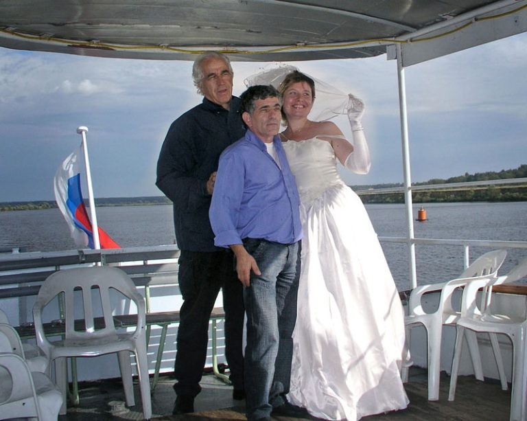 Sugar Town: The Bridegrooms / Mirii din ”Orașul de zahăr”