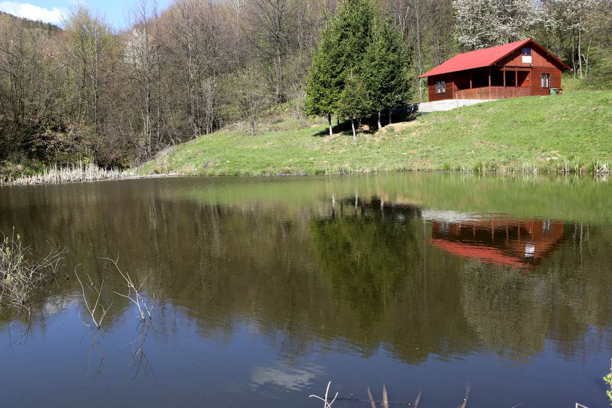 Fostele cabane ale familiei Ceauşescu, atracţie turistică, dar nu la fel ca acum zece ani