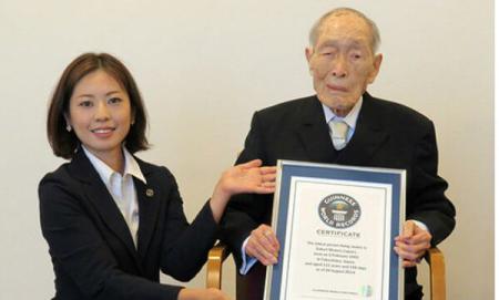 Este considerat de Guinness World Records cel mai bătrân bărbat din lume. Tocmai a împlinit 112 ani
