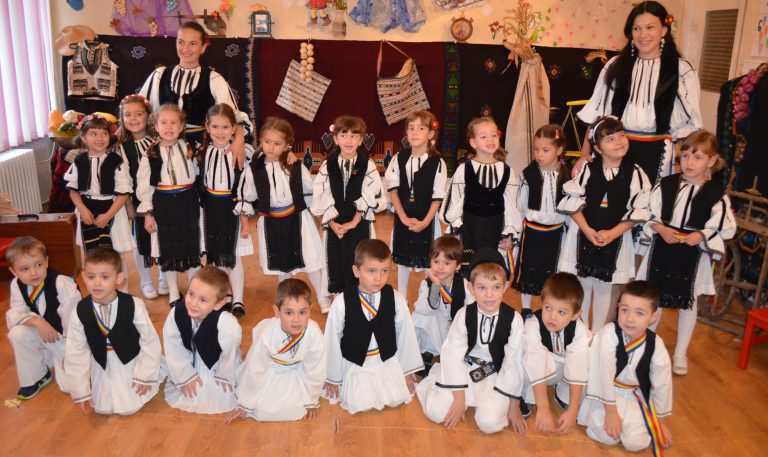 Șezătoare românească în cadrul unui cerc pedagogic