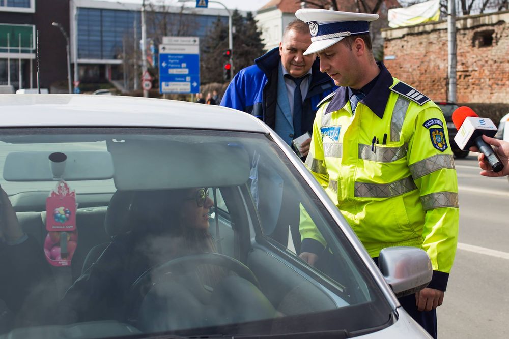 Opriri în trafic soldate cu mărțișoare. Galerie foto.