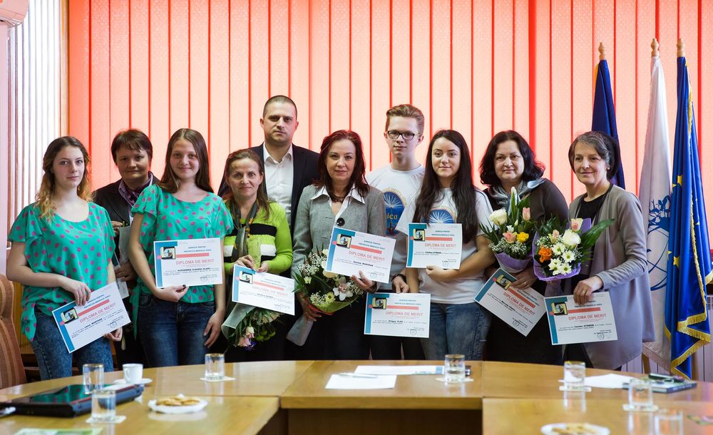 Patru elevi au fost premiați de către APM Sibiu. Ei sunt câștigătorii primelor două locuri la un concurs național de proiecte de mediu